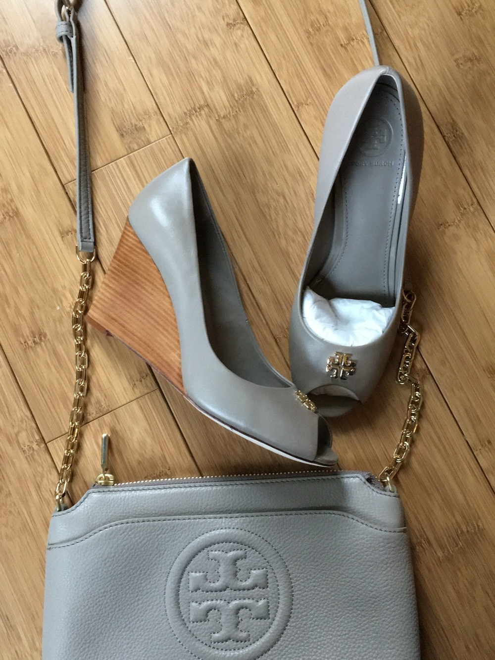 Tory Burch Jolie Peep Toe Wedge size 8 & Bombe Chain Crossbody Set